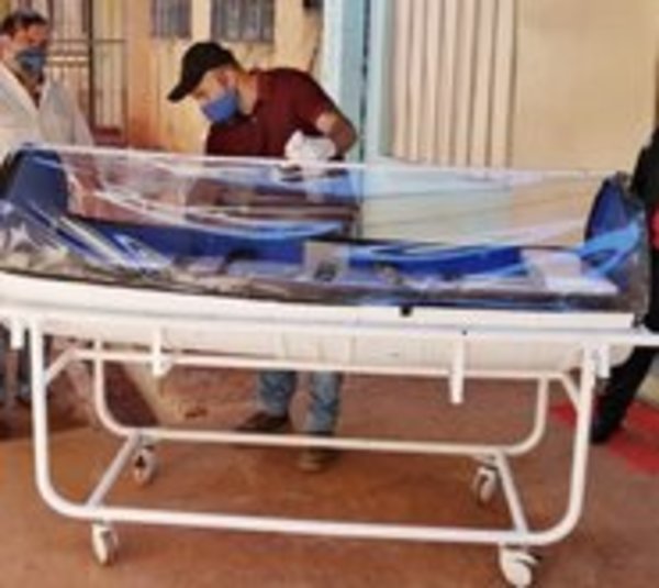 Reclusos fabrican cápsulas de protección para pacientes con Covid19 - Paraguay.com
