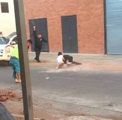 Riña y disparos entre agentes policiales y mellizos que robaron una camioneta en Ñemby - Nacionales - ABC Color