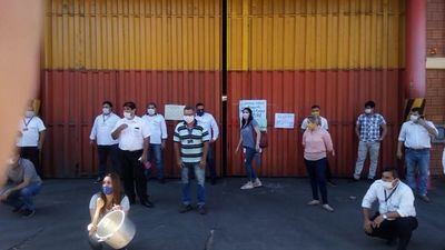 Conductores de empresas internacionales reclaman salarios y seguro social - Nacionales - ABC Color