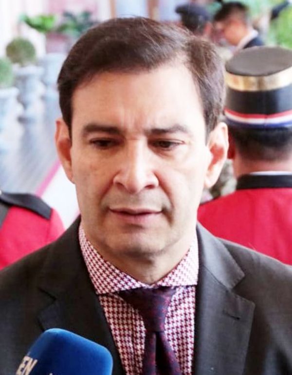 Ovelar pide a senadores debatir impuesto al agro - Política - ABC Color
