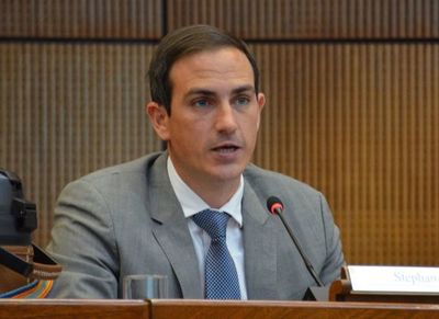 Instan al pueblo a presionar para recortes en altos cargos