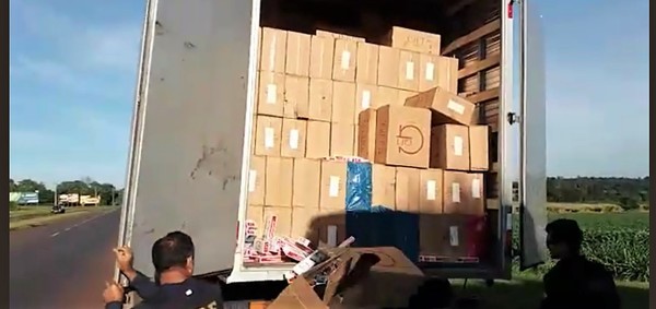 Masivo contrabando de cigarrillos por el LAGO de ITAIPU en las NARICES de los MARINOS