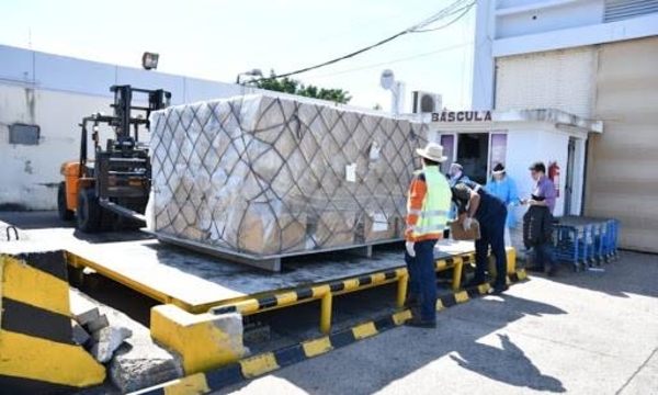 HOY / Tras escándalo por compras de insumos, renuncia director de contrataciones de Salud