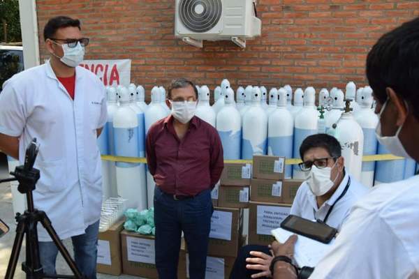 La Octava Región Sanitaria recibió 60 tubos de oxígeno por parte de la EBY - Digital Misiones