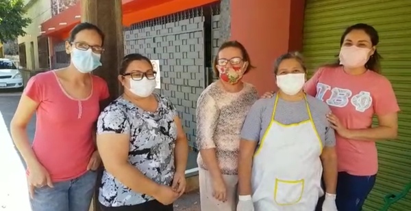 Mujeres de Coronel Oviedo realizan olla popular hace 15 días