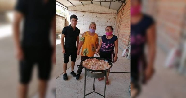 HOY / Joven festeja sus 17 años con una gran olla popular