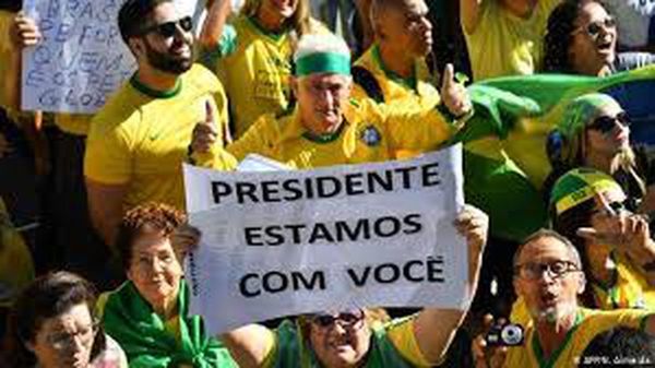 Una caravana en Brasilia en apoyo a Bolsonaro