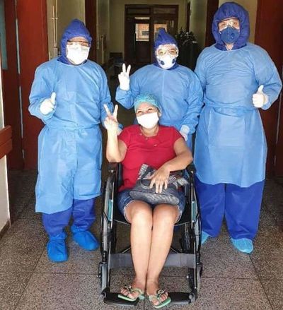 Paciente diagnosticada con COVID-19 es dada de alta - Nacionales - ABC Color