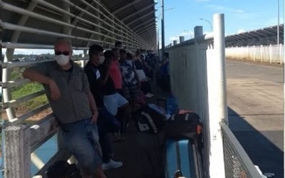 Más de 1.600 compatriotas ya ingresaron por el Puente de la Amistad tras el bloqueo sanitario - ADN Paraguayo