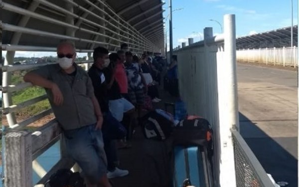 Más de 1.600 compatriotas ya ingresaron por el Puente de la Amistad tras el bloqueo sanitario - ADN Paraguayo