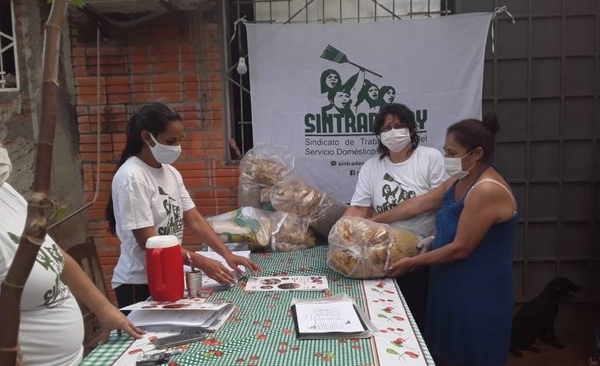 HOY / Trabajadoras domésticas entregan kits con 20 kilos de alimentos para cesadas durante pandemia