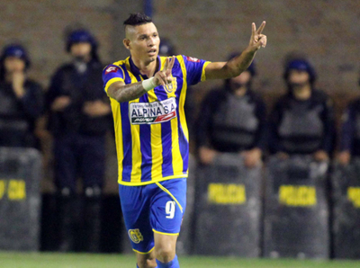 Fabio Escobar se une a la causa con una subasta de camisetas