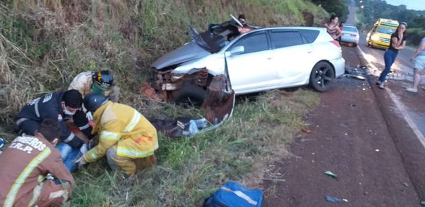 Mujer muere en choque frontal de vehículos - Nacionales - ABC Color