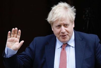 Boris Johnson regresa a Londres