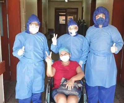 Mujer fue dada de alta tras vencer Covid-19 en PJC | Crónica