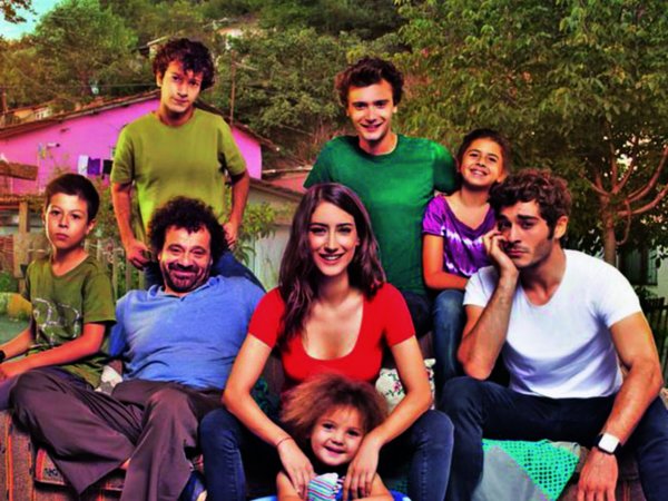 Amor de familia y La reina del sur, las nuevas apuestas de Telefuturo
