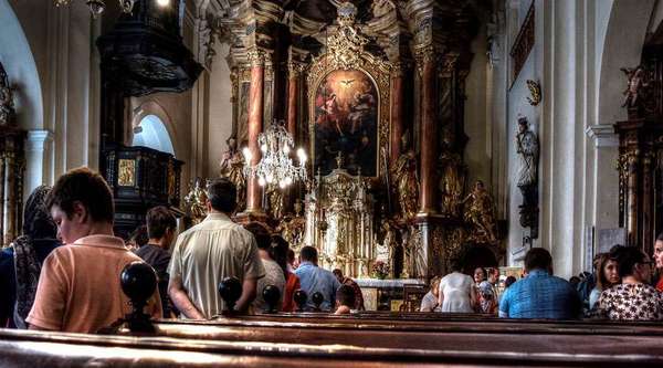 Iglesia católica se enfrenta al Gobierno de Italia por prohibir aún las misas » Ñanduti