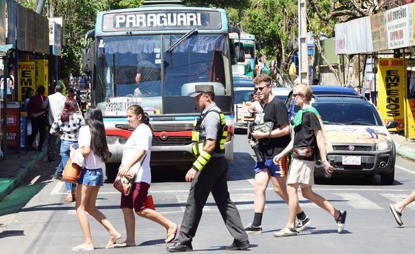 Servicio de colectivos que van al interior seguirá suspendido hasta el domingo  - Nacionales - ABC Color