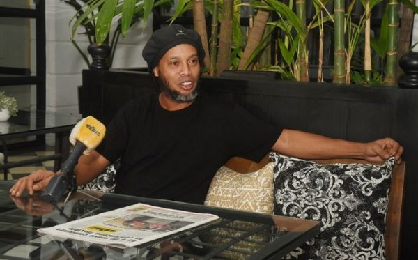 Ronaldinho habla y cuenta cómo se dio su venida al país