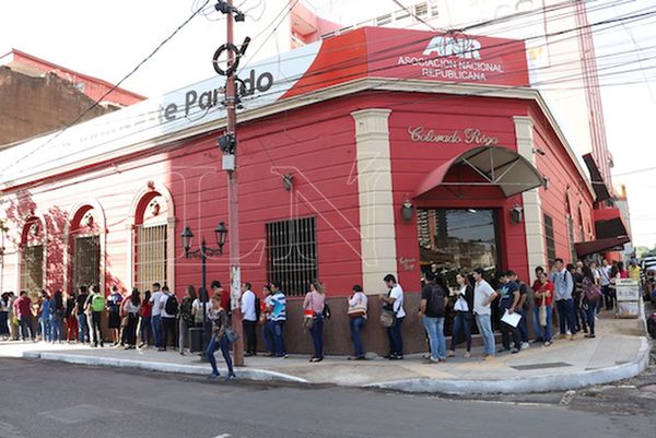 Buscan empleo, pero no atienden teléfono por miedo a que sean cobradores