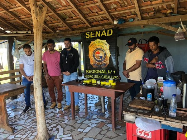 Incautan poco más de 1 tonelada de presunta droga en Capitán Bado