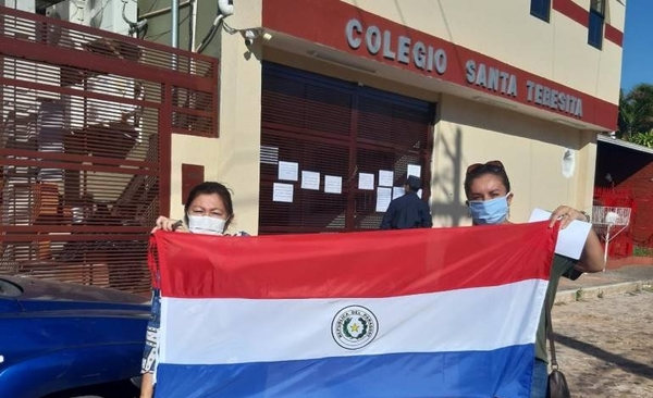 HOY / Fueron a desmatricular a sus hijos, pero colegio privado estaba cerrado