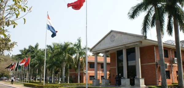 Retorno a clases universitarias se dará en base a la recomendación de Salud