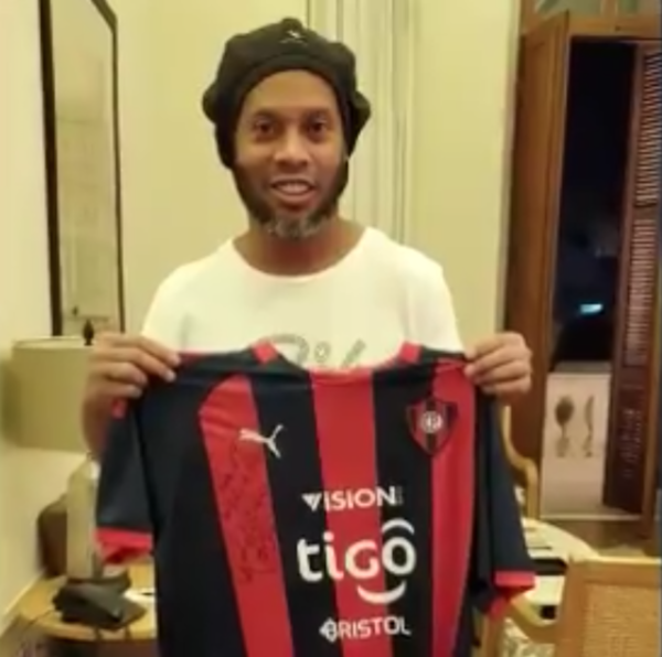 El monto pagado la camiseta de Cerro autografiada por Ronaldinho
