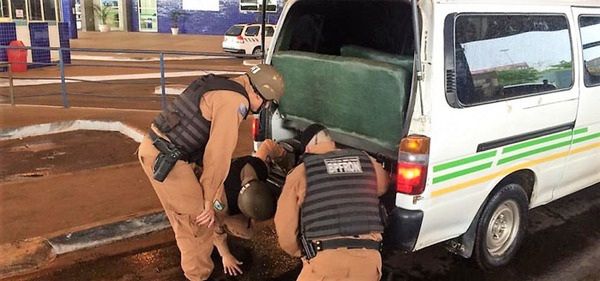 CURSO para decomisar CONTRABANDO realizó la POLICIA del BRASIL en el PUENTE de la AMISTAD