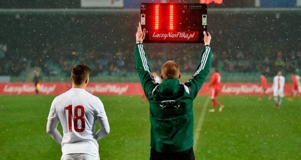 HOY / FIFA propone ampliar los cambios a cinco cuando se reanuden los torneos