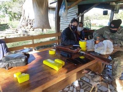 Incautan 1.000 kilos de marihuana y detienen a cinco - ADN Paraguayo