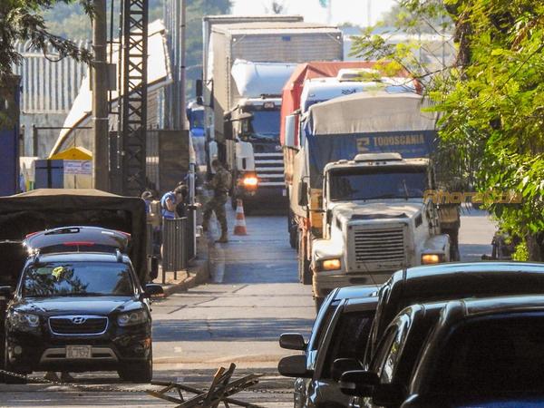 INTENSO movimiento de CARGA en la FRONTERA