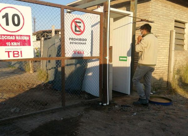 Ponen cabinas de desinfección en oficinas de Gobierno