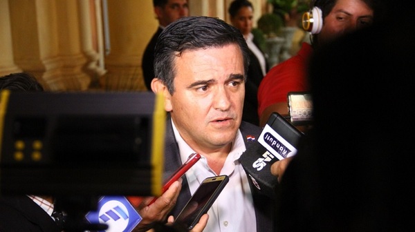 Piden a Senadores interpelar al Ministro Eduardo Petta