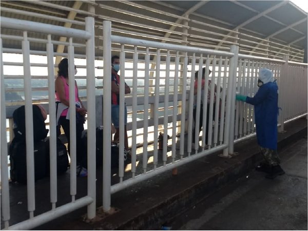 CDE: 28 connacionales se hallan en el Puente de la Amistad