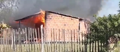 Incendio consumió una humilde vivienda en Concepción
