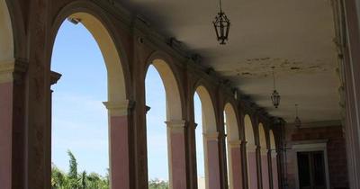 Parte del Palacio de López con peligro de derrumbe