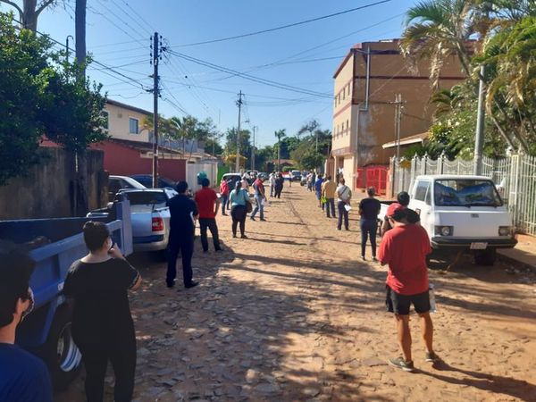 Padres anuncian desmatriculación masiva en colegio fernandino - Nacionales - ABC Color