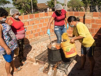 Bañado Sur: Las mujeres que cocinan para todo el barrio