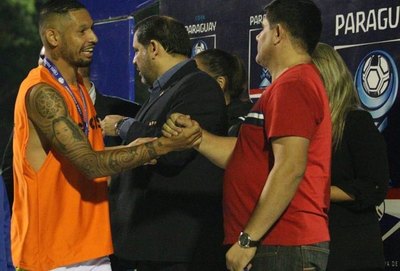 Fabio Escobar subasta una camiseta de Zlatan Ibrahimović