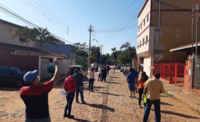 HOY / Padres desmatriculan a sus hijos por negativa de colegio a reducir sus cuotas
