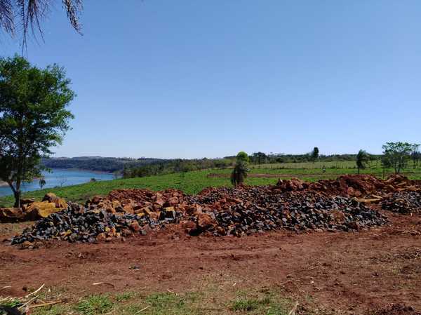 Grave DAÑO AMBIENTAL con instalación de CANTERA a orillas del río PARANA