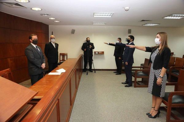 Tomaron juramento a jueces y fiscales