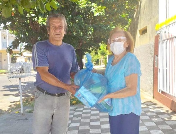 Doña celebró sus 96 años regalando víveres en Asu | Crónica