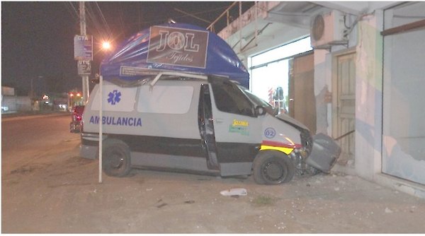 Ambulancia iba de “urgencia”con unas birras | Crónica