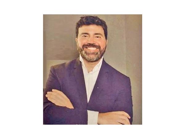 Festejó sus 19 años como diseñador