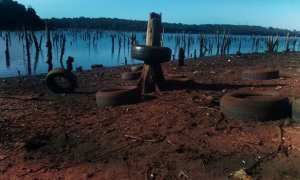 BAJANTE EN LAGO ACARAY DESNUDA CONTAMINACIÓN