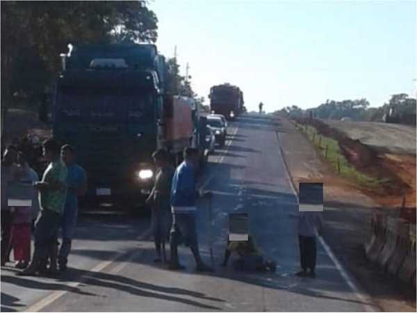 Indígenas cierran ruta para pedir ayuda alimentaria en Caaguazú