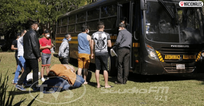 Más de 160 llegaron ayer al país en vuelo humanitario desde Buenos Aires