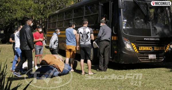 Más de 160 llegaron ayer al país en vuelo humanitario desde Buenos Aires